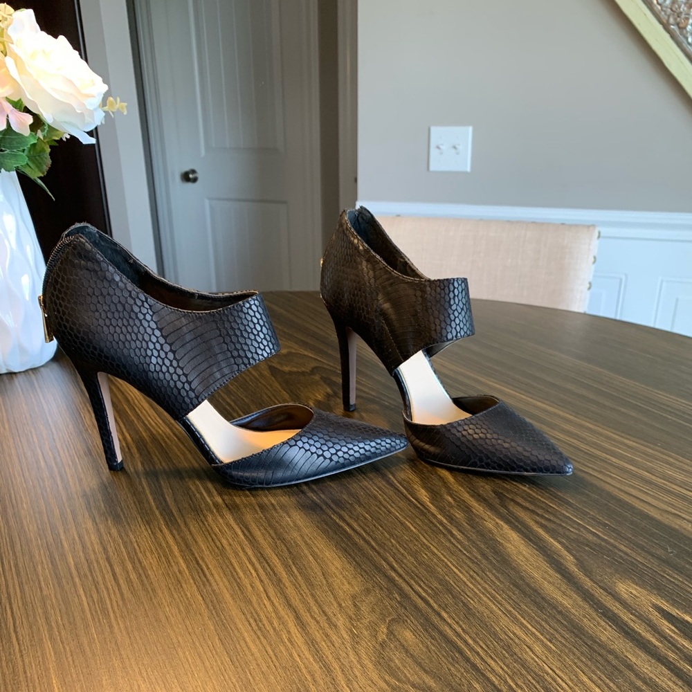 Jessica Simpson black pump